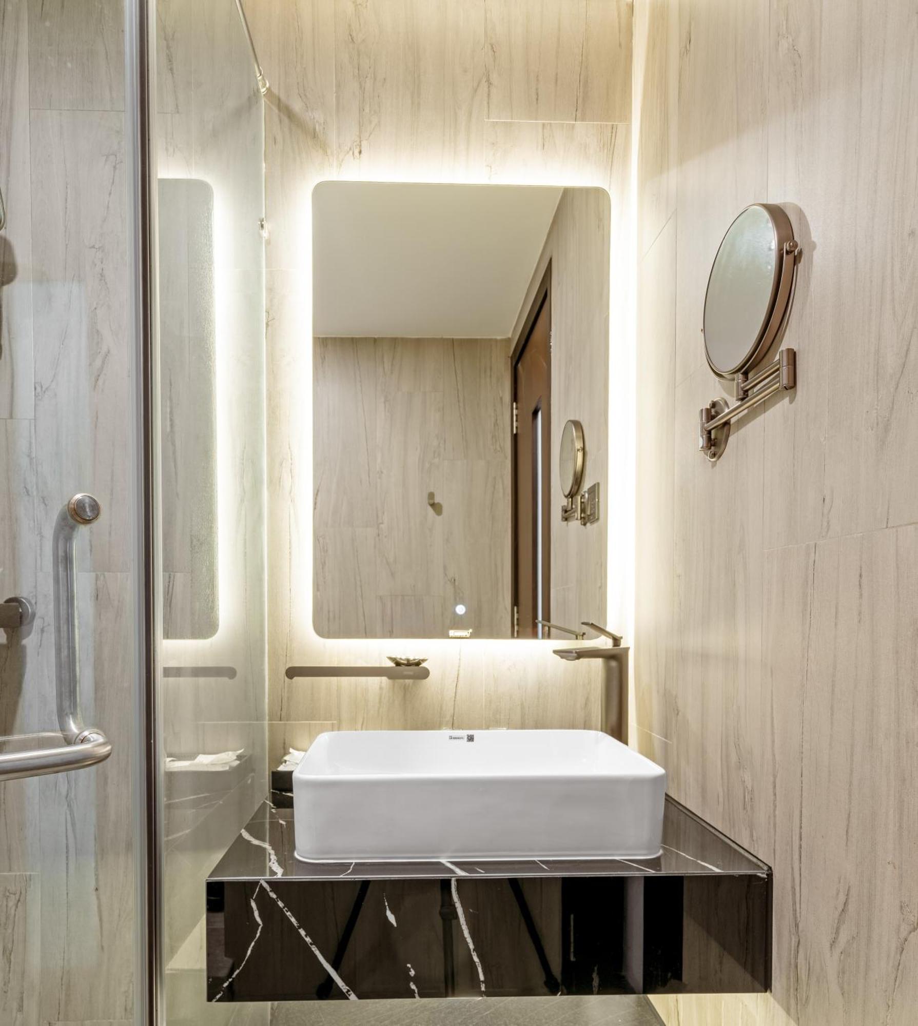 Mercy Emerald Hotel Da Nang Dış mekan fotoğraf